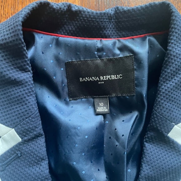 Banana Republic, Women’s size 10 navy blazer - Picture 2 of 5